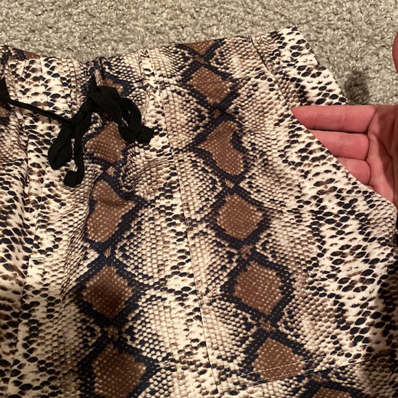Snakeskin shorts, size XL - Picture 2 of 6